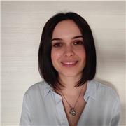 Sono una psicologa appassionata di insegnamento e specializzata in DSA e BES, offro supporto allo studio e ai compiti.